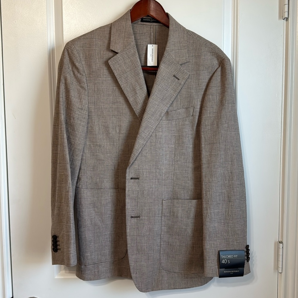 NWT Sharp tan plaid Banana Republic suit